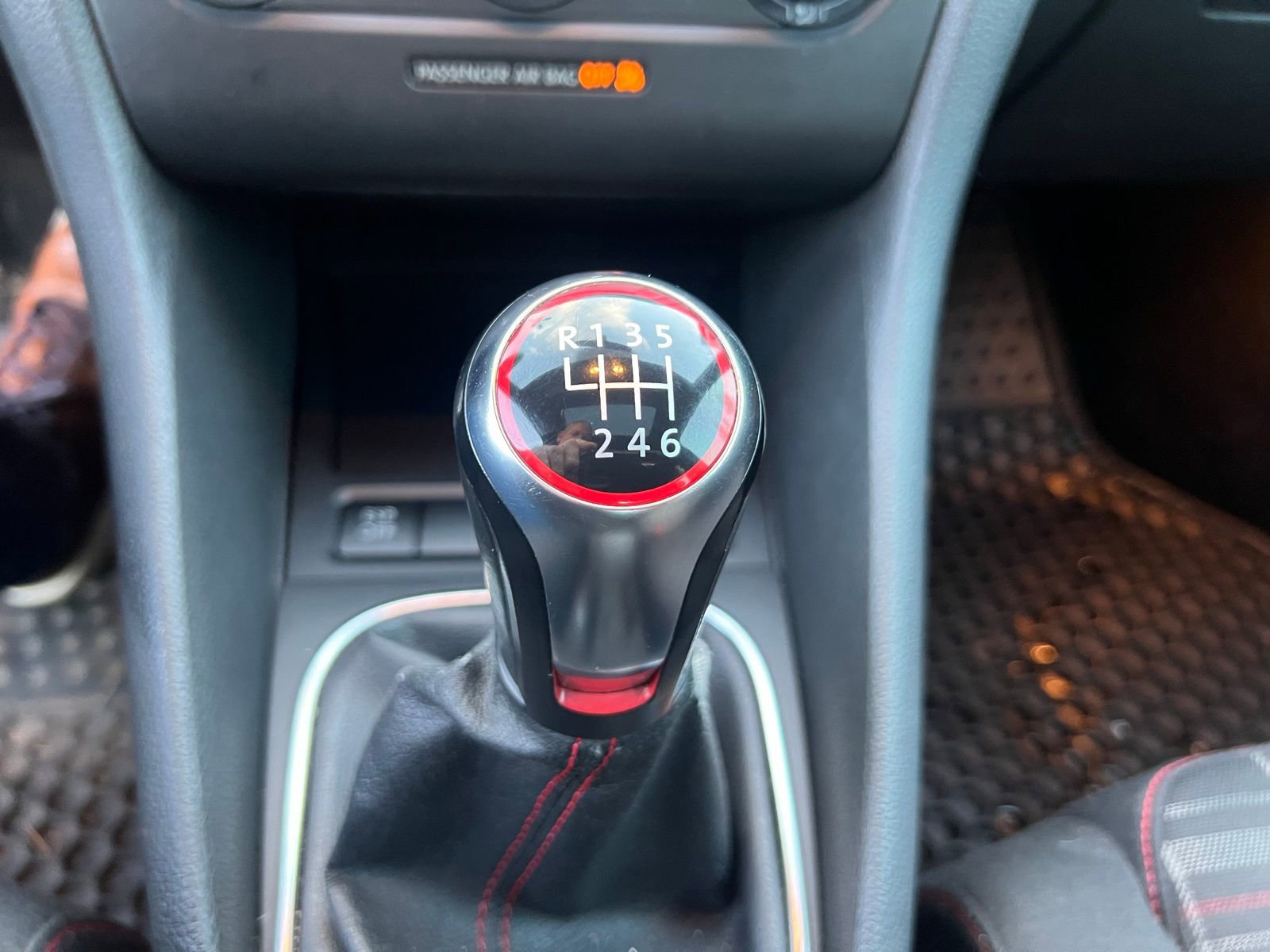 Used 2010 Volkswagen GTI 4-Door image 17