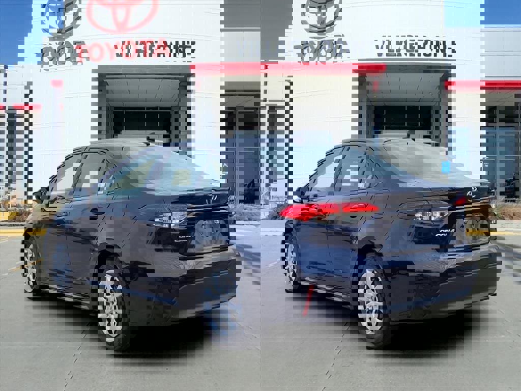 Used 2024 Toyota Corolla LE image 5