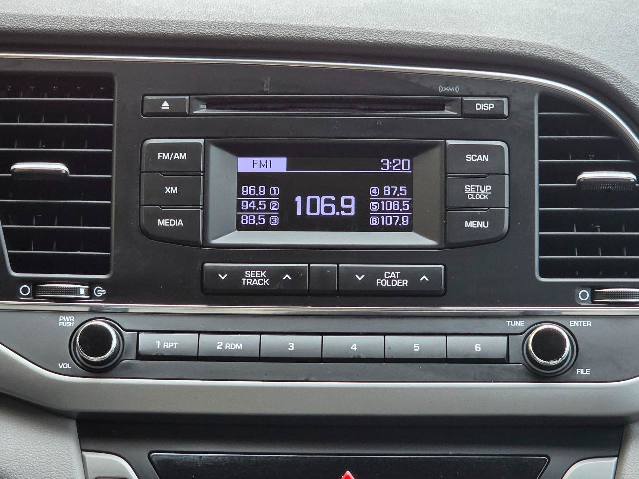 Used 2017 Hyundai Elantra SE FWD image 18