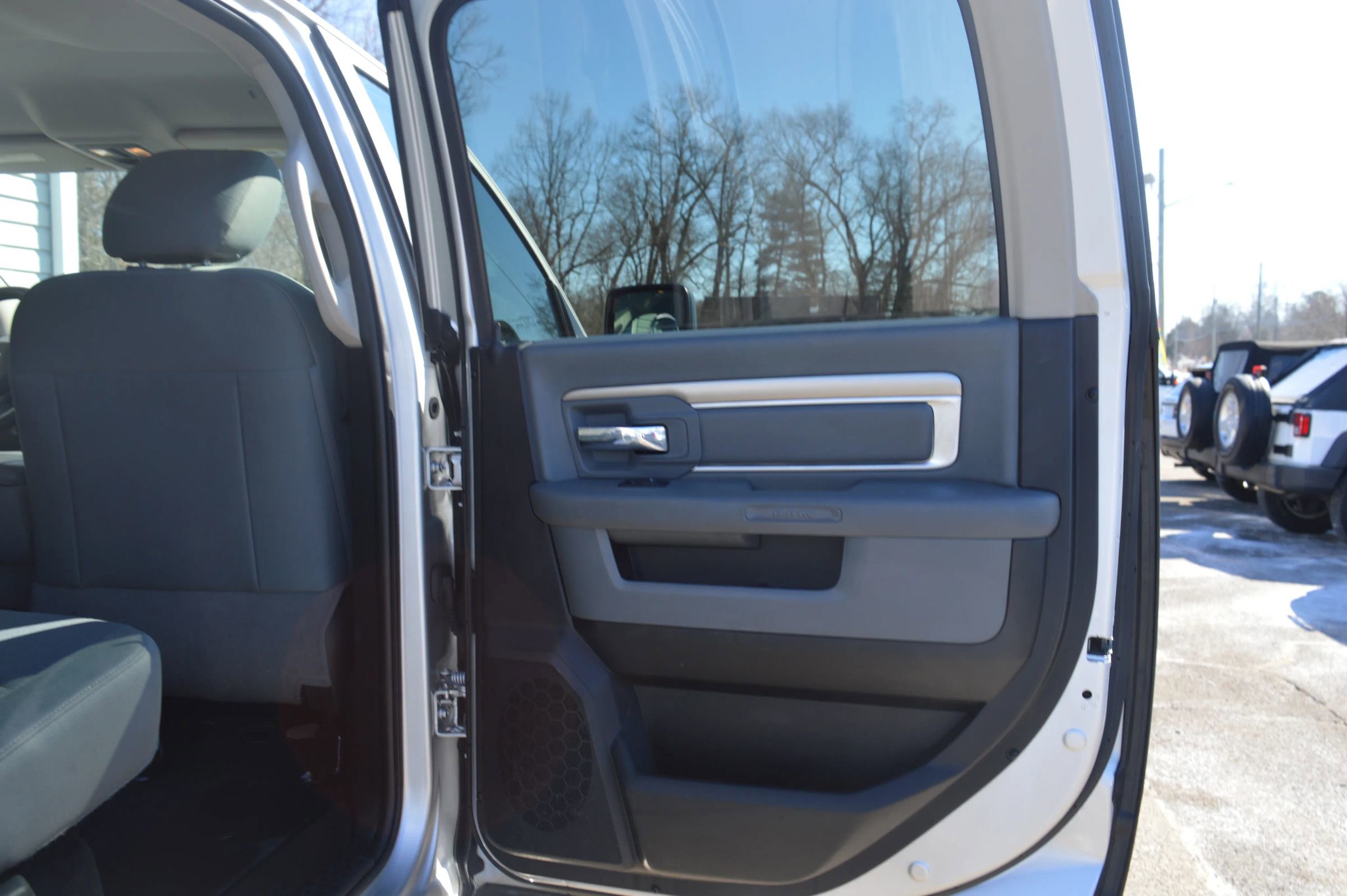 Used 2017 RAM 2500 SLT image 26