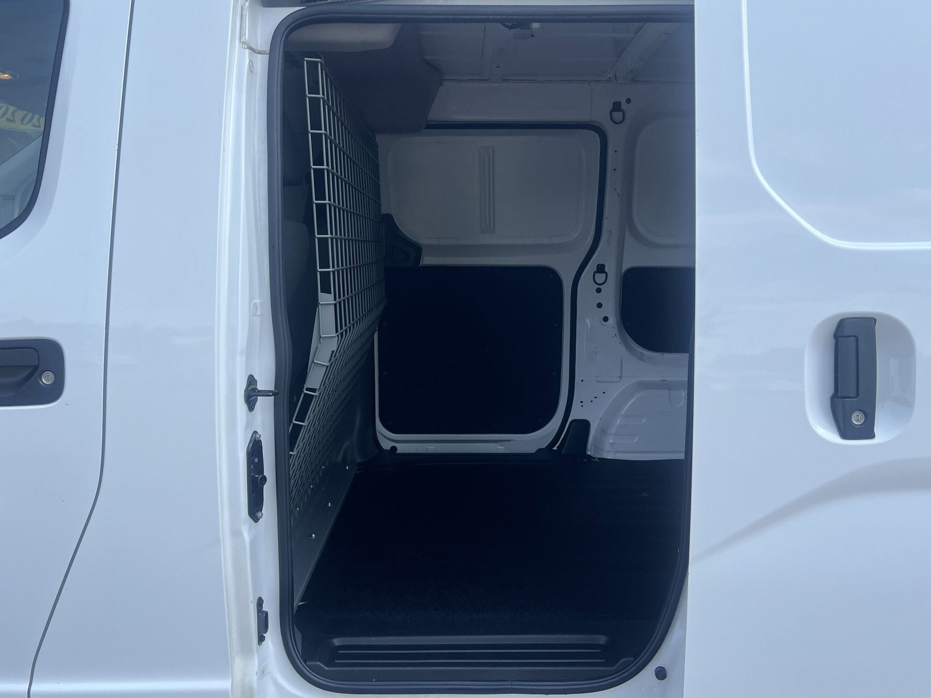 Used 2020 Nissan NV200 S FWD image 17