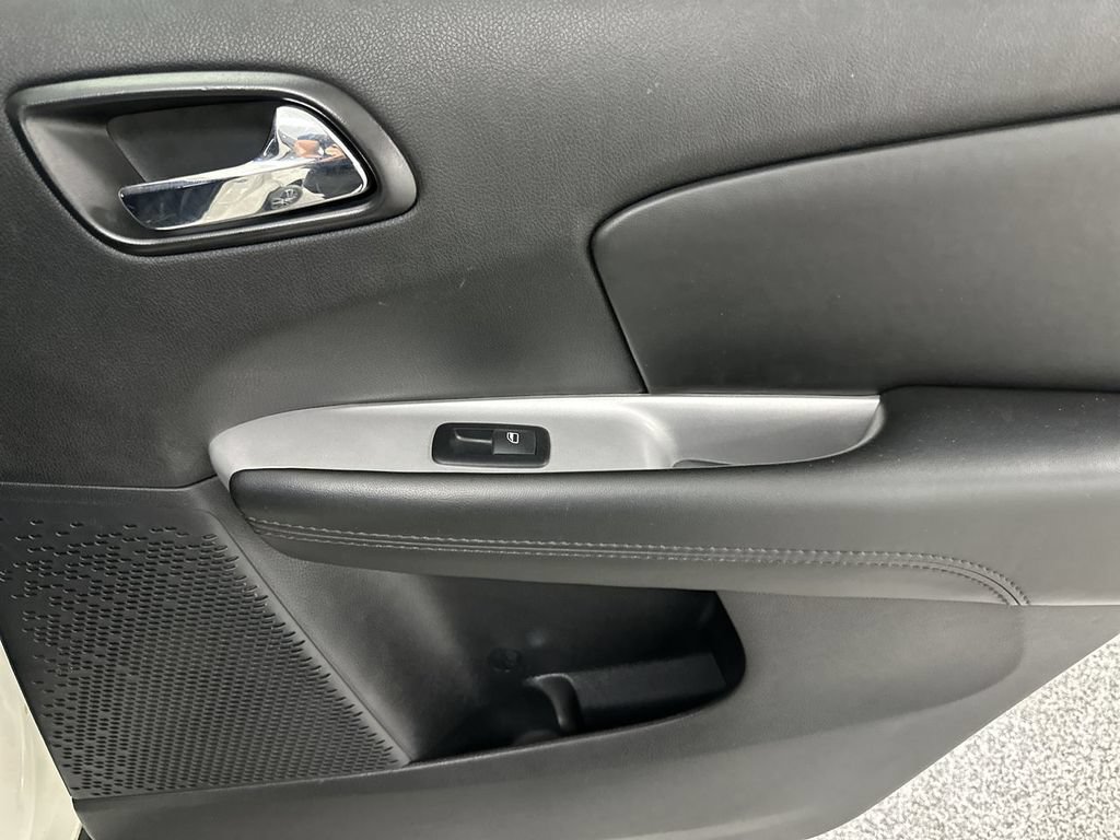 Used 2018 Dodge Journey SXT w/ Connectivity Group FWD image 24