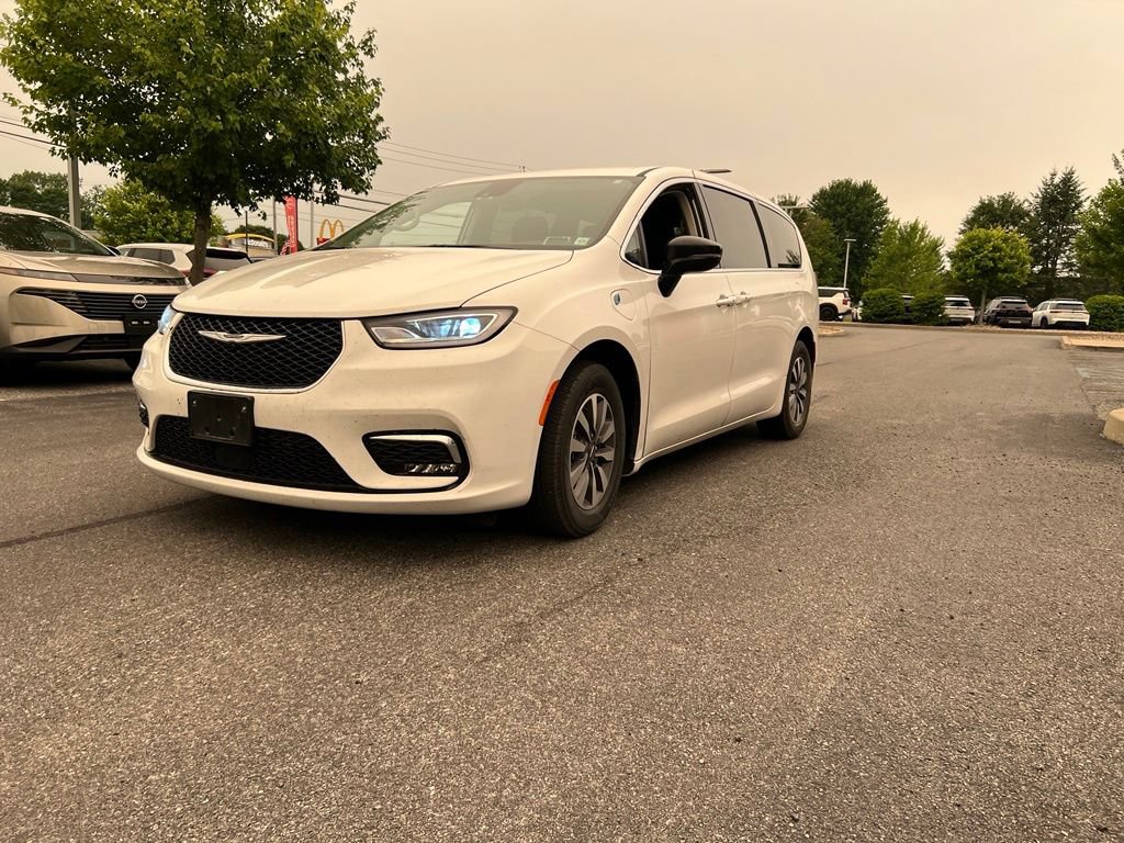 Used 2024 Chrysler Pacifica Limited FWD image 7