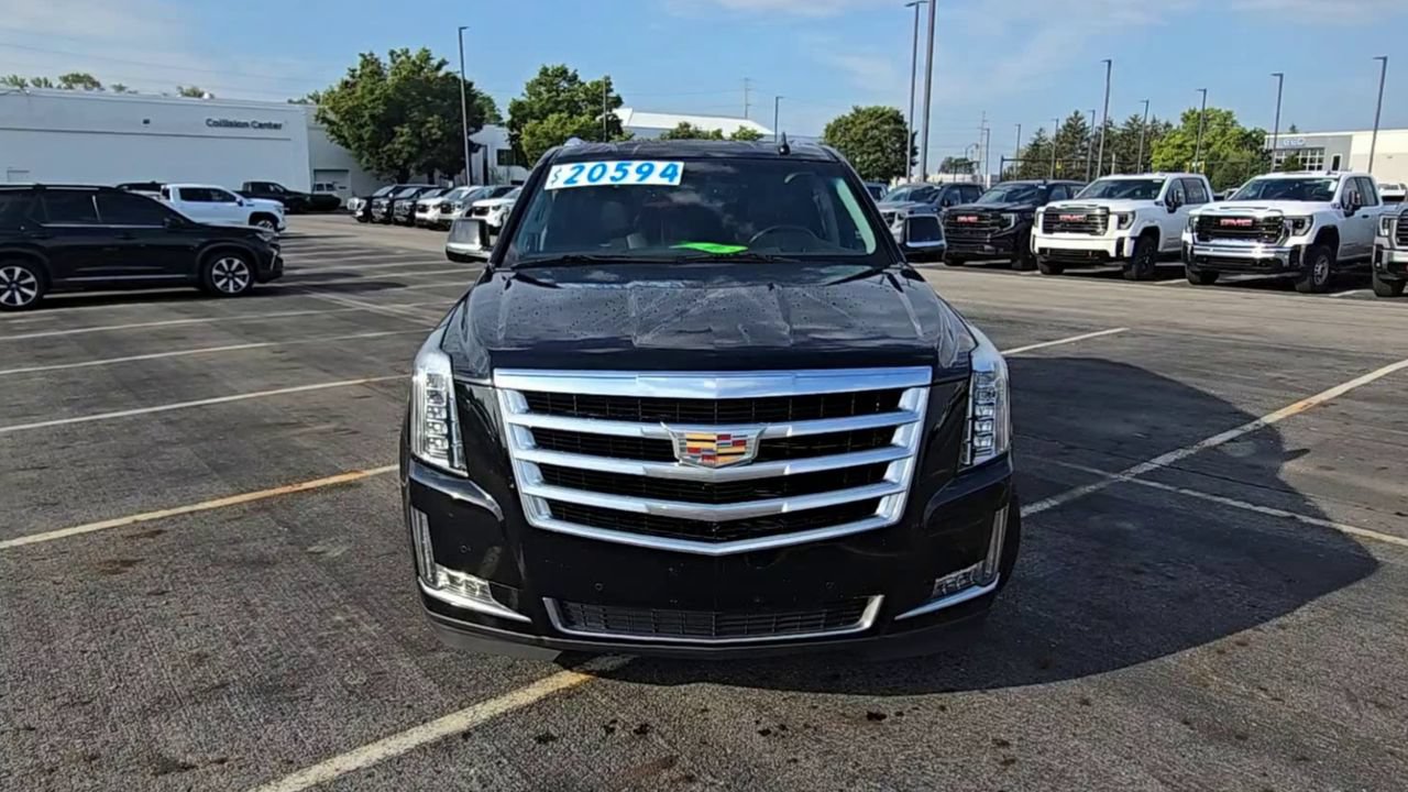 Used 2016 Cadillac Escalade Luxury AWD/4WD image 3