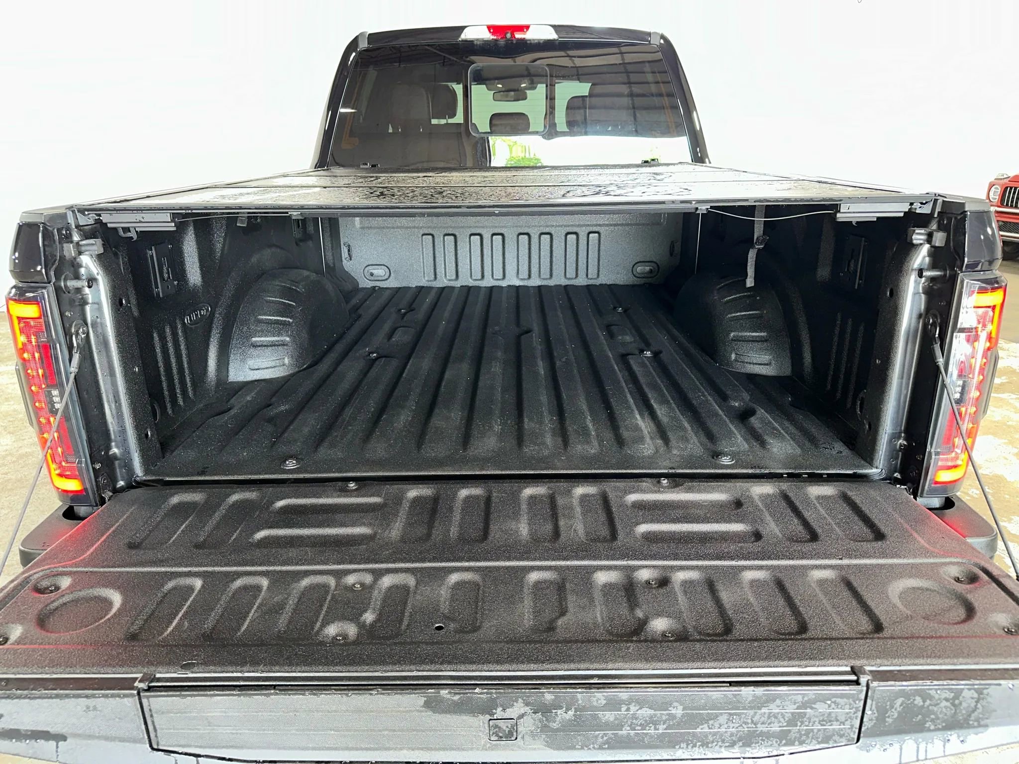 Used 2019 Ford F350 Platinum w/ Platinum Ultimate Package image 12