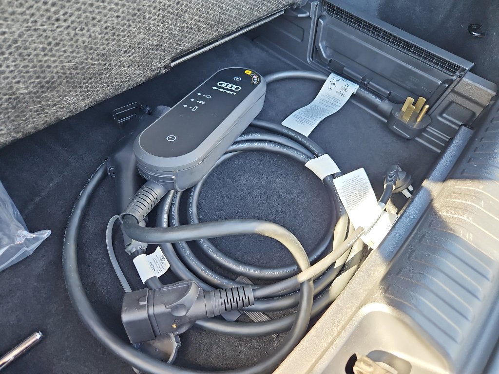 Used 2022 Audi Q4 e-tron Prestige image 6