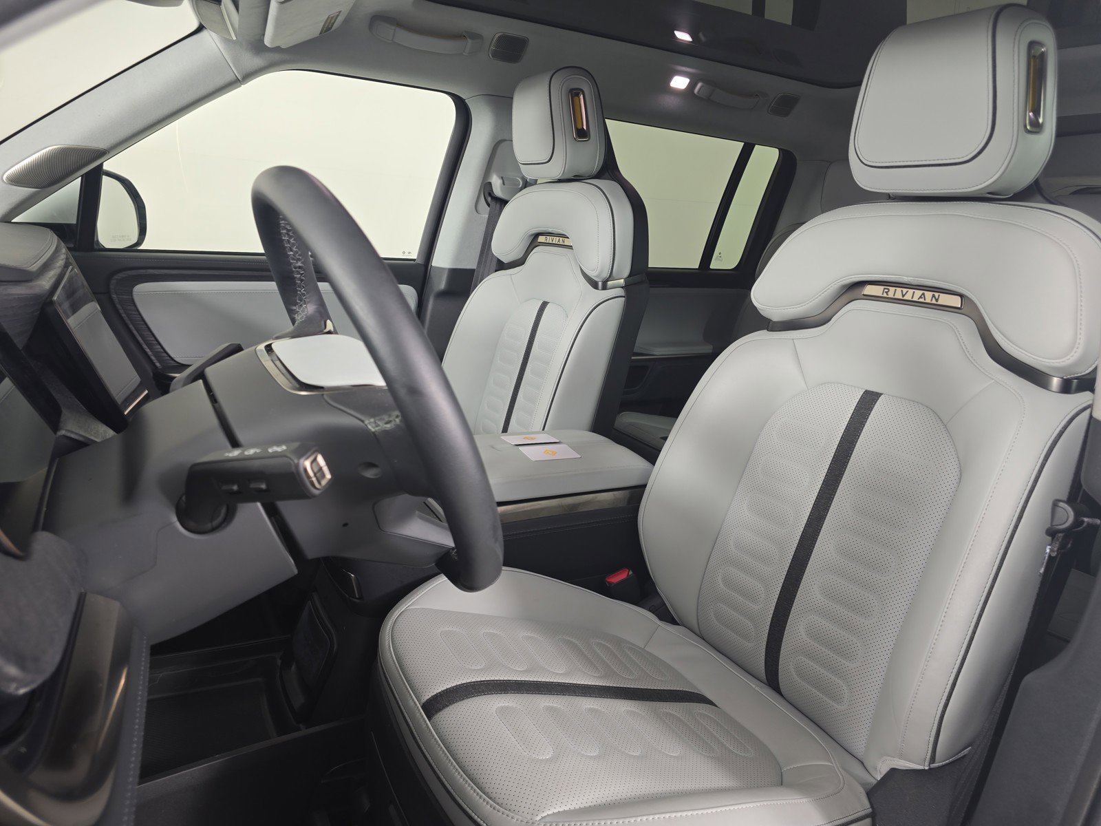 Used 2024 Rivian R1S Adventure AWD/4WD image 20