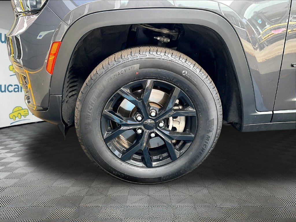 Used 2024 Jeep Grand Cherokee L Altitude AWD/4WD image 30