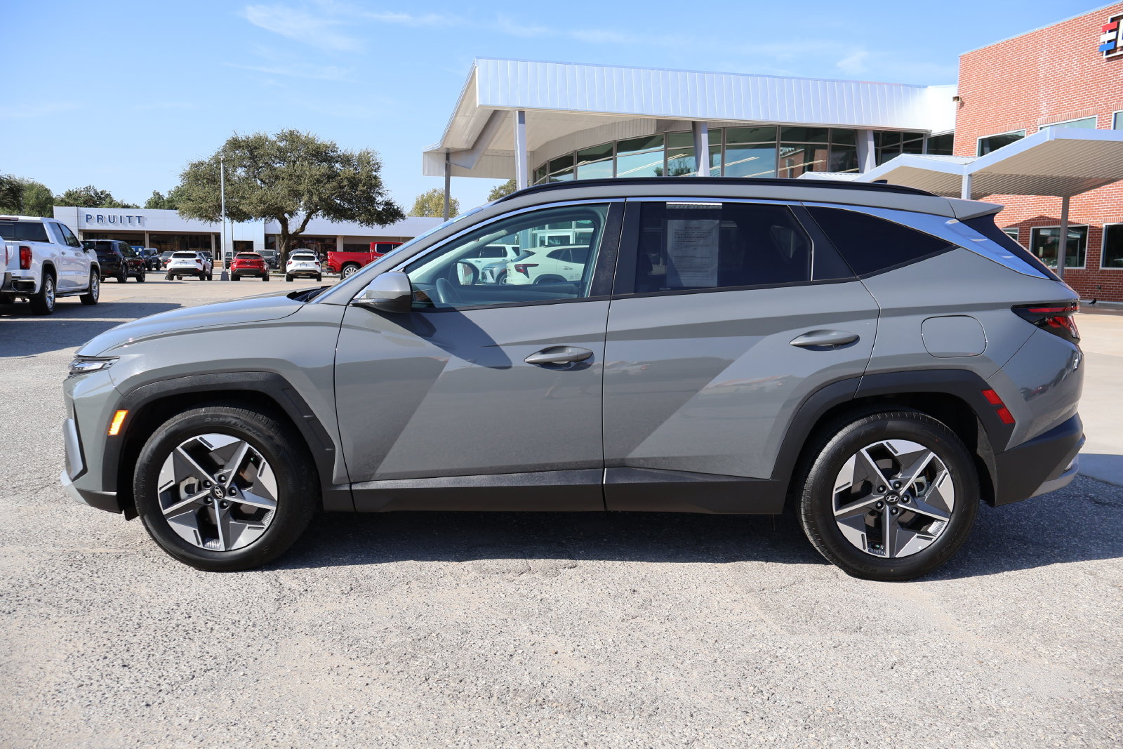 Used 2025 Hyundai Tucson SEL FWD image 2