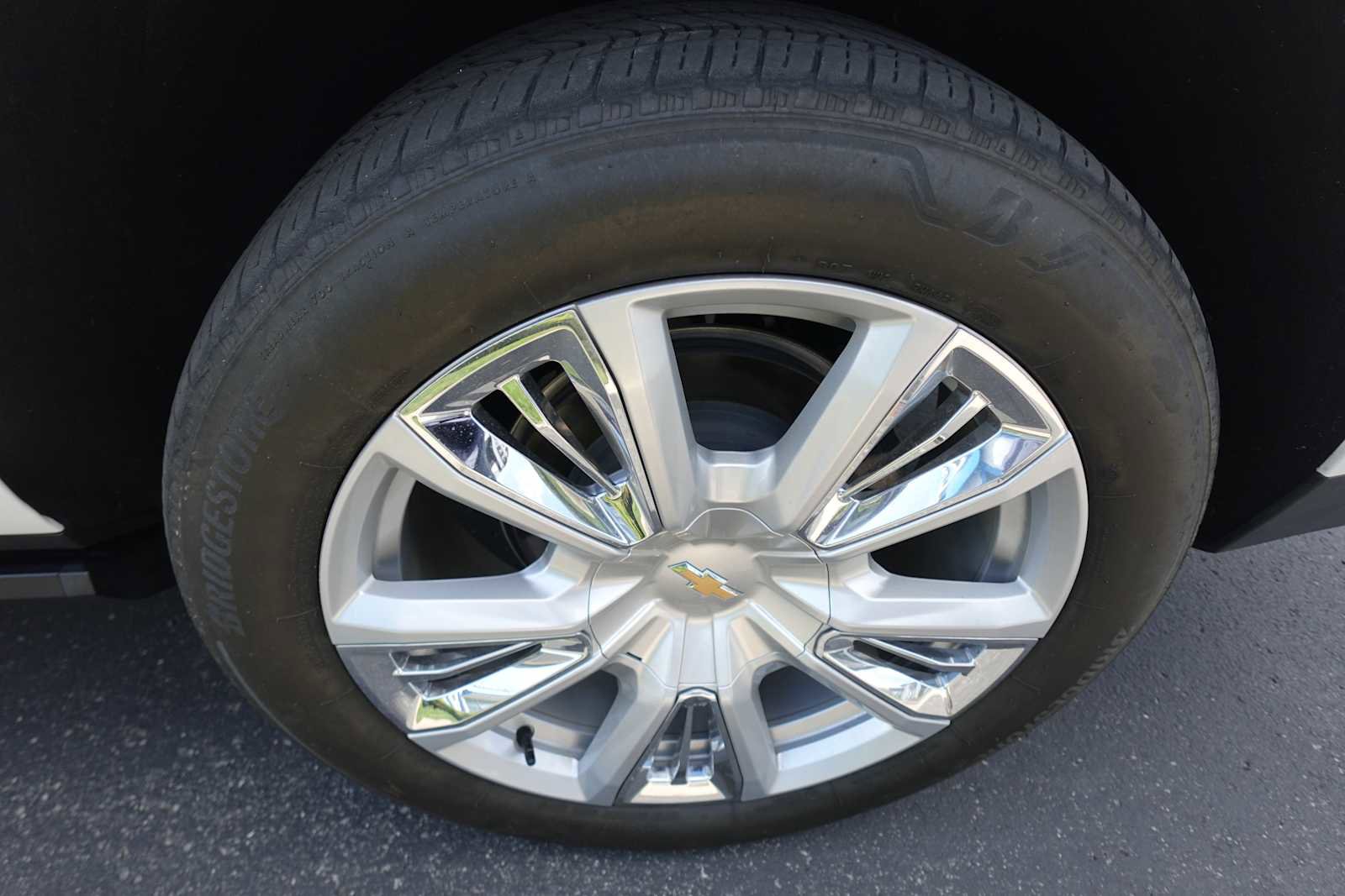 Used 2024 Chevrolet Suburban High Country AWD/4WD image 36