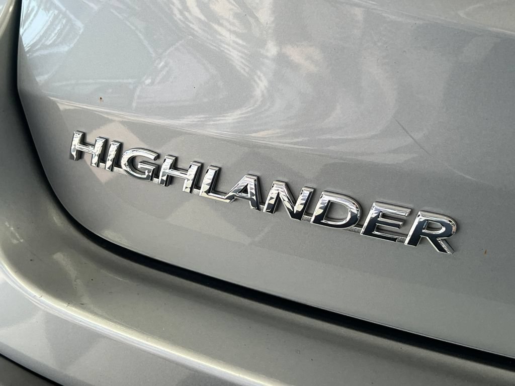 Used 2018 Toyota Highlander XLE AWD/4WD image 11