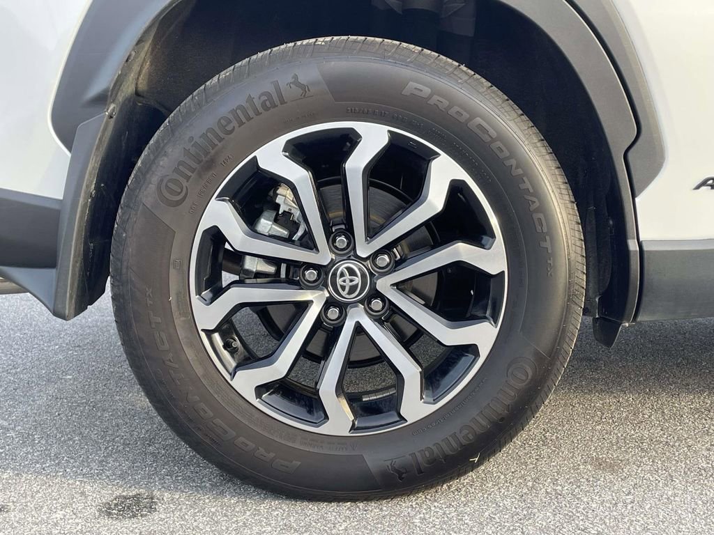 Used 2024 Toyota Corolla Cross SE image 31