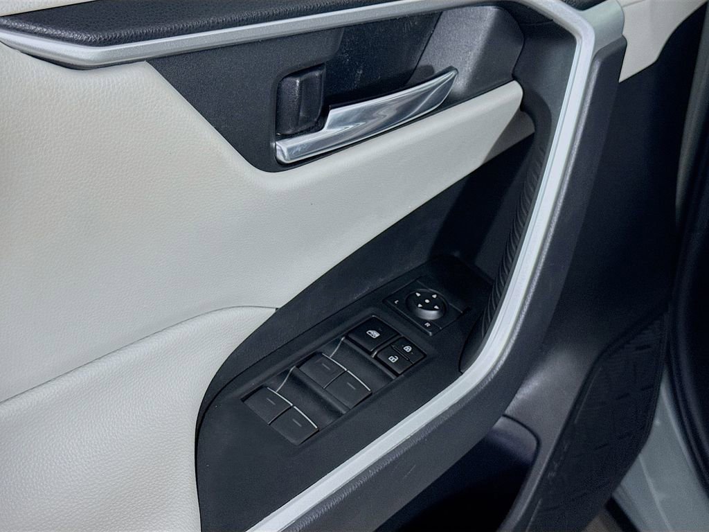 Used 2023 Toyota RAV4 XLE image 18