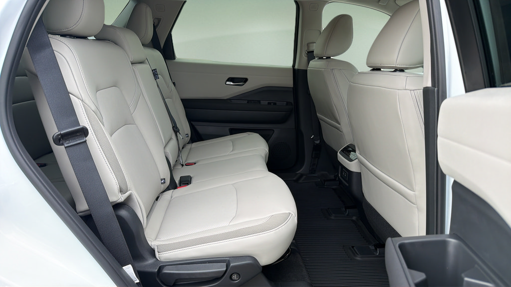 New 2026 Nissan Pathfinder SL AWD/4WD image 17