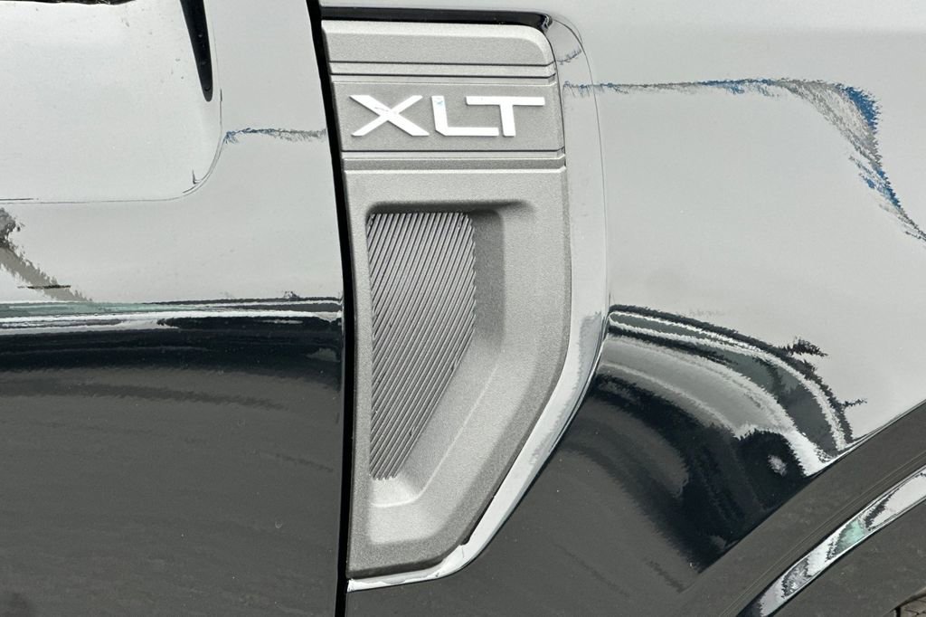 New 2025 Ford Maverick XLT w/ Equipment Group 301A AWD/4WD image 6