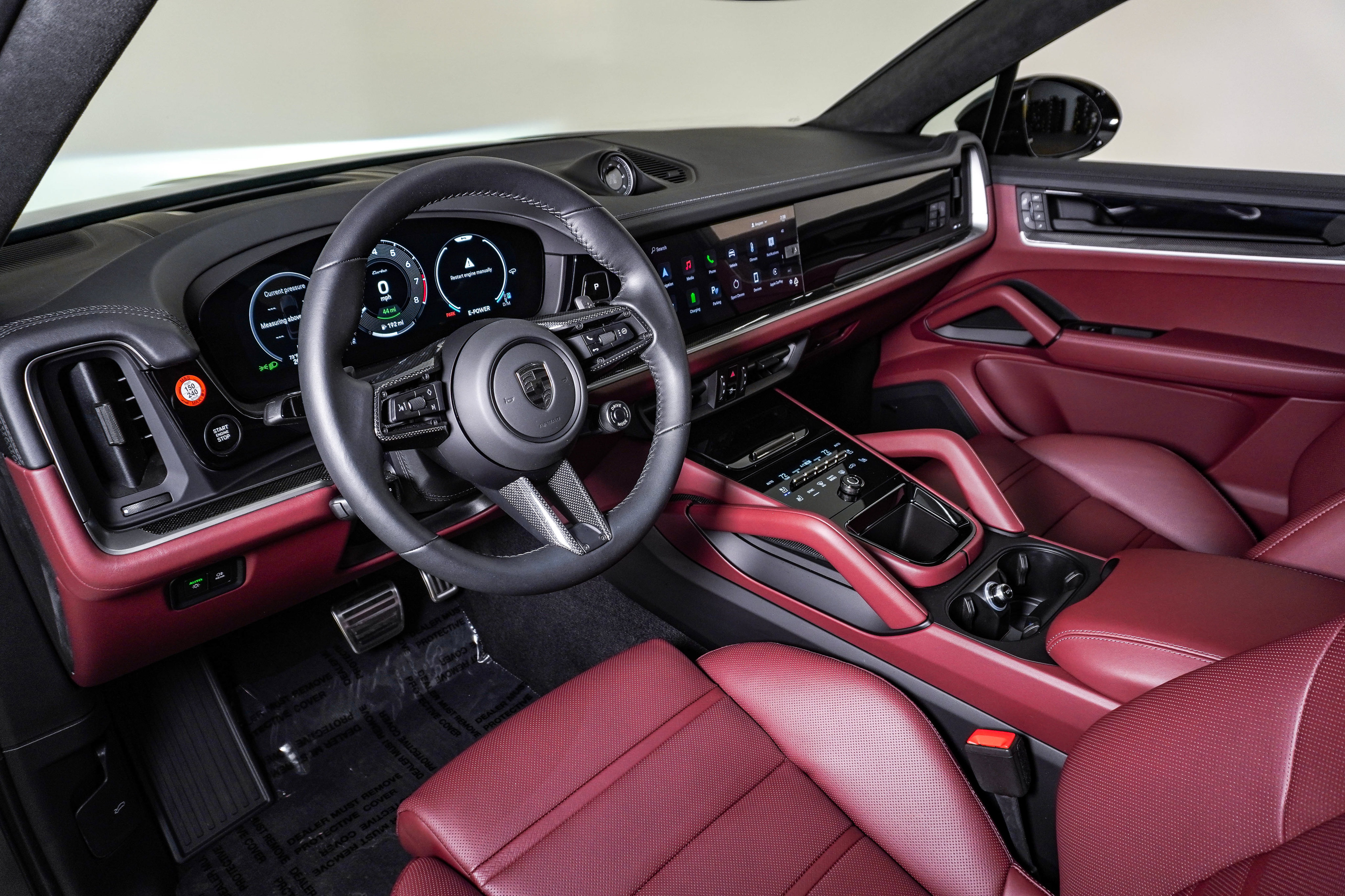 Certified 2025 Porsche Cayenne Turbo AWD/4WD image 4