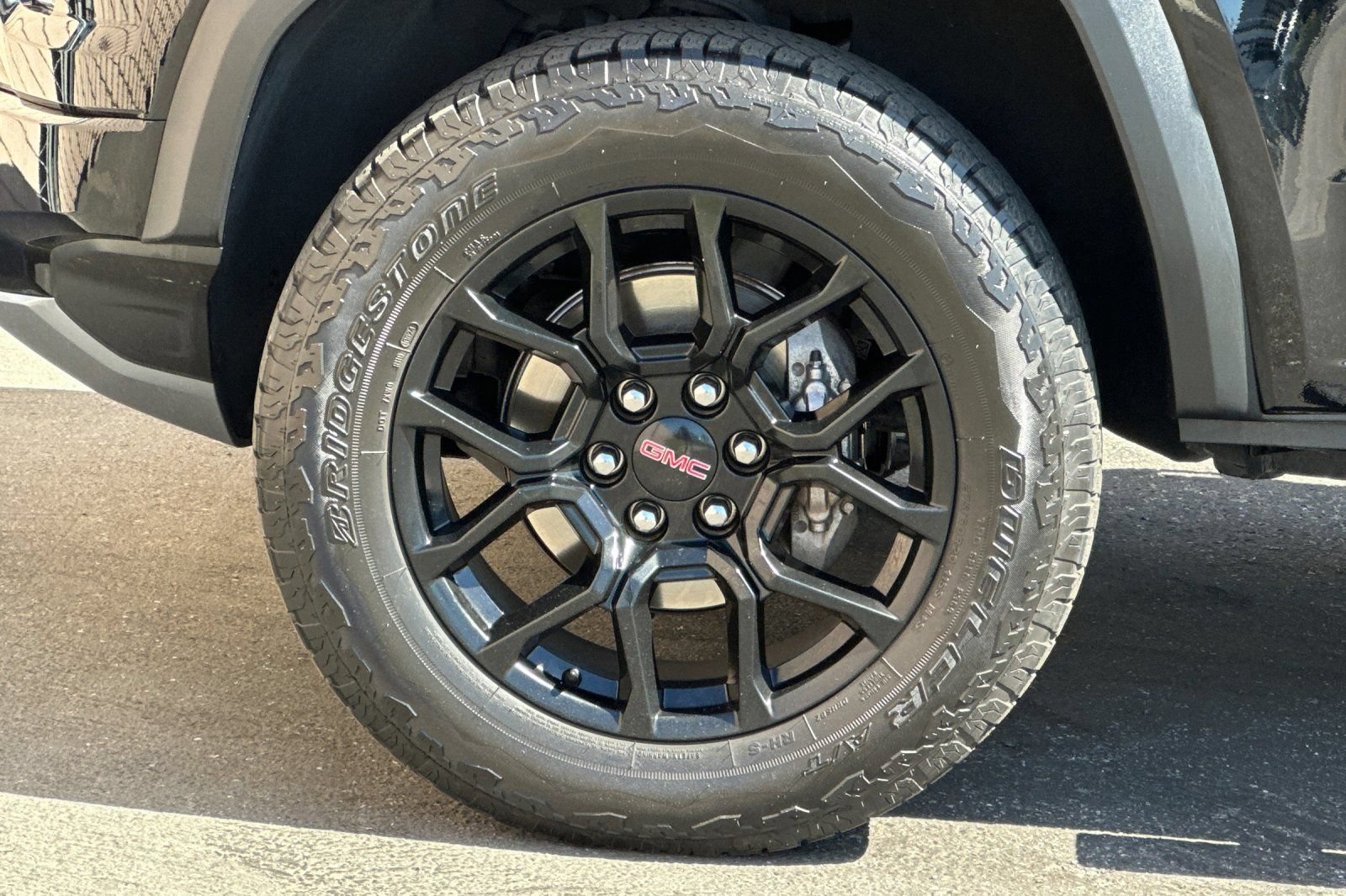 Certified 2024 GMC Canyon Denali w/ LPO, Denali Black Edition AWD/4WD image 27