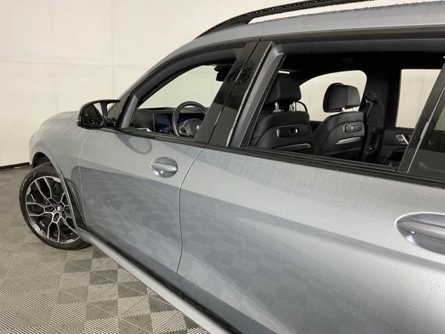 Certified 2025 BMW X7 M60i AWD/4WD image 41