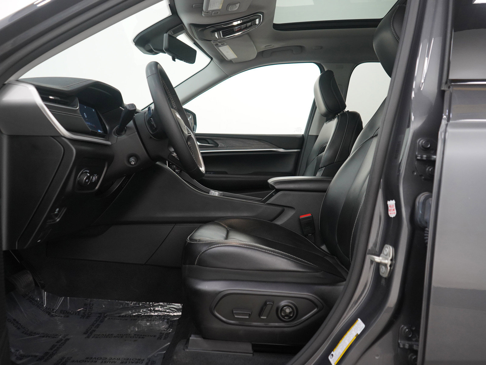 Used 2023 Jeep Grand Cherokee L Limited w/ Luxury Tech Group II image 24