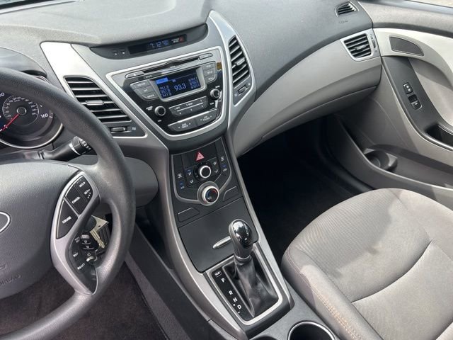 Used 2015 Hyundai Elantra SE image 26