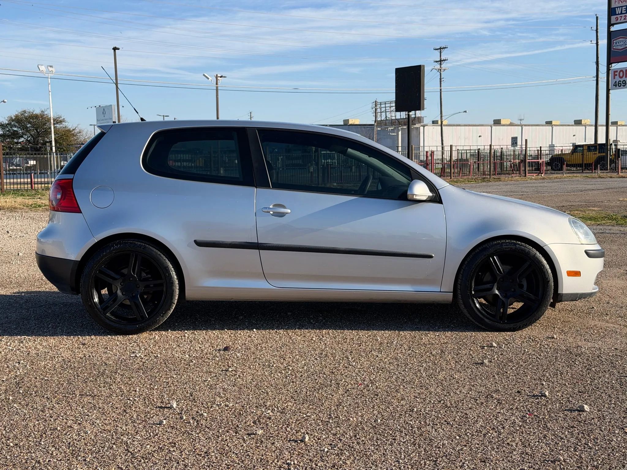 Used 2009 Volkswagen Rabbit S image 4