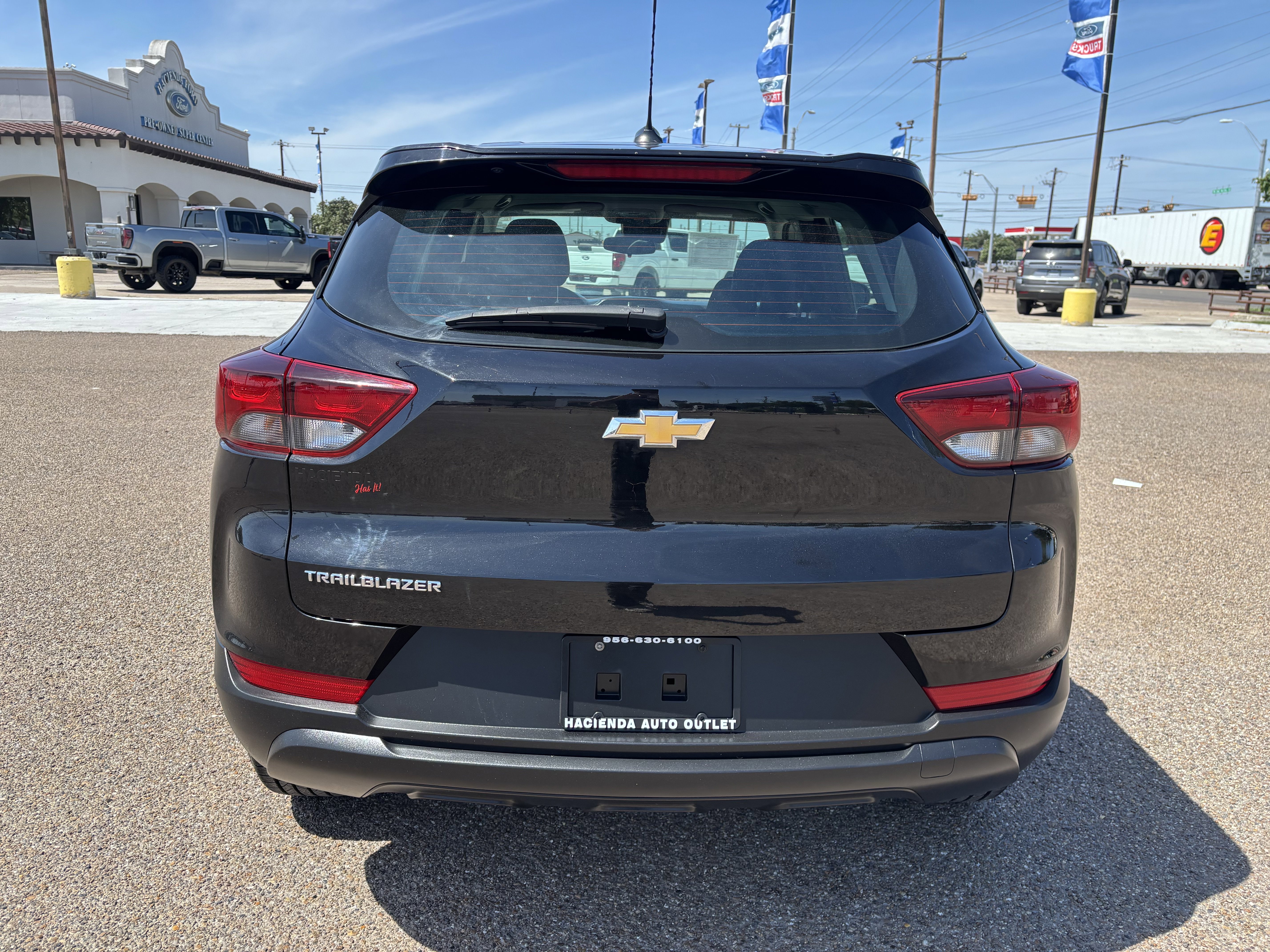 Used 2023 Chevrolet TrailBlazer LS FWD image 3