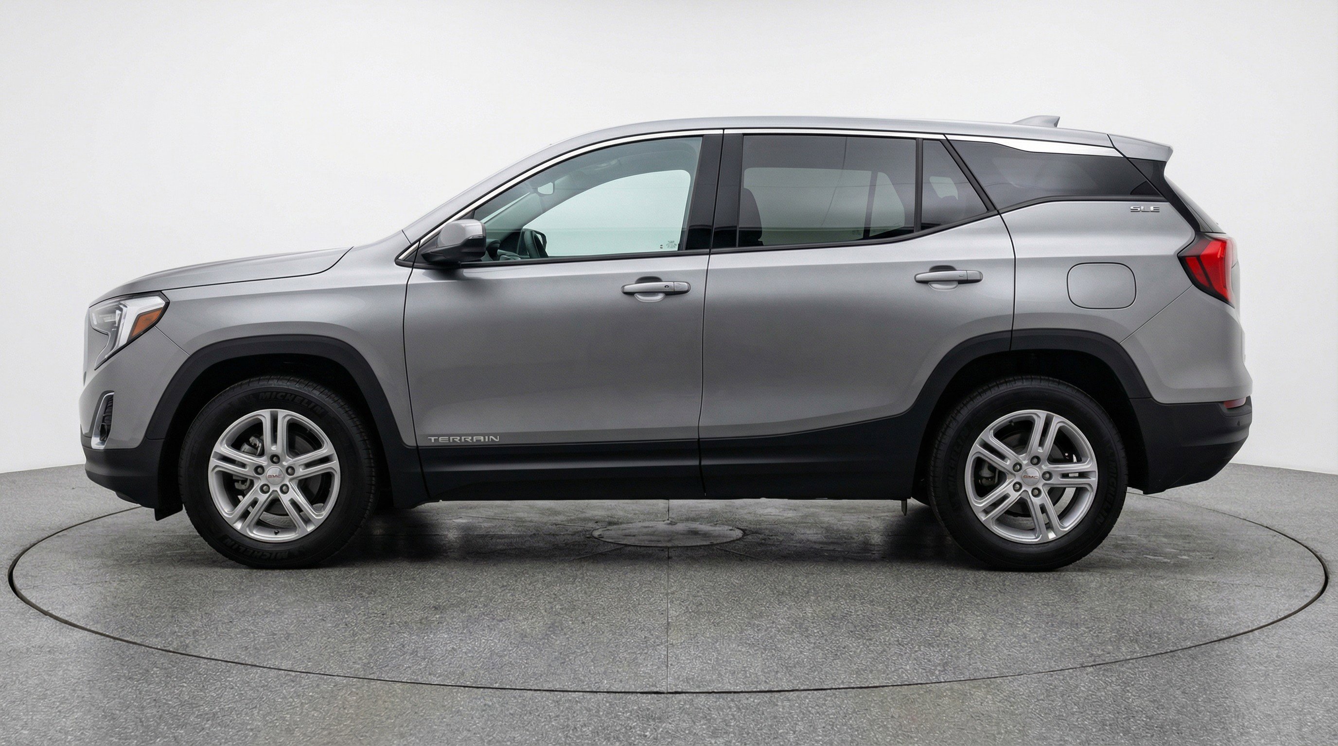 Used 2024 GMC Terrain SLE image 5