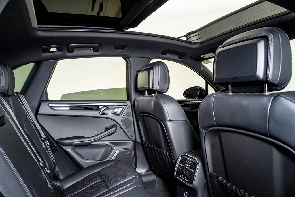 Certified 2025 Porsche Macan image 16