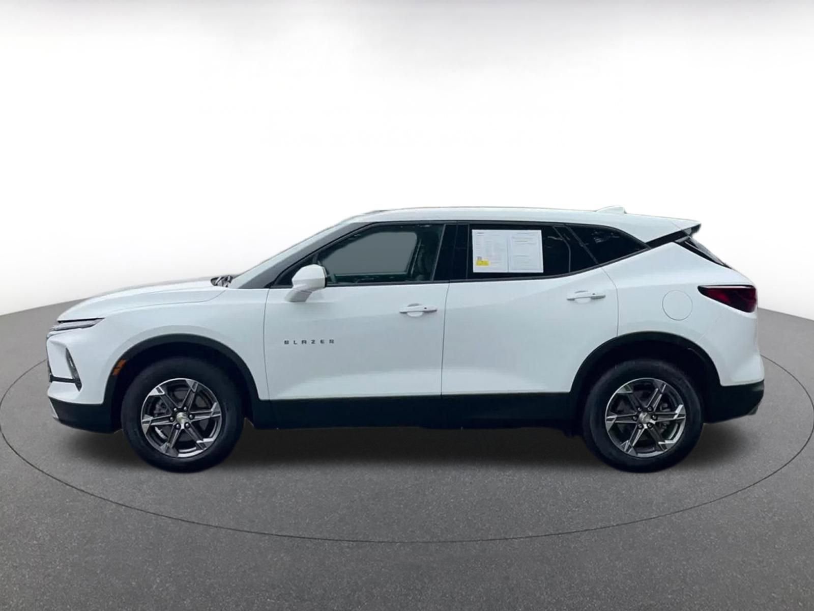Used 2025 Chevrolet Blazer LT FWD image 9