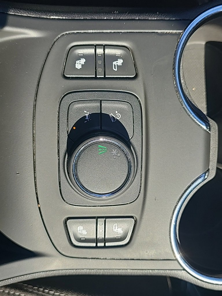 Used 2022 GMC Terrain SLE w/ Driver Convenience Package image 24