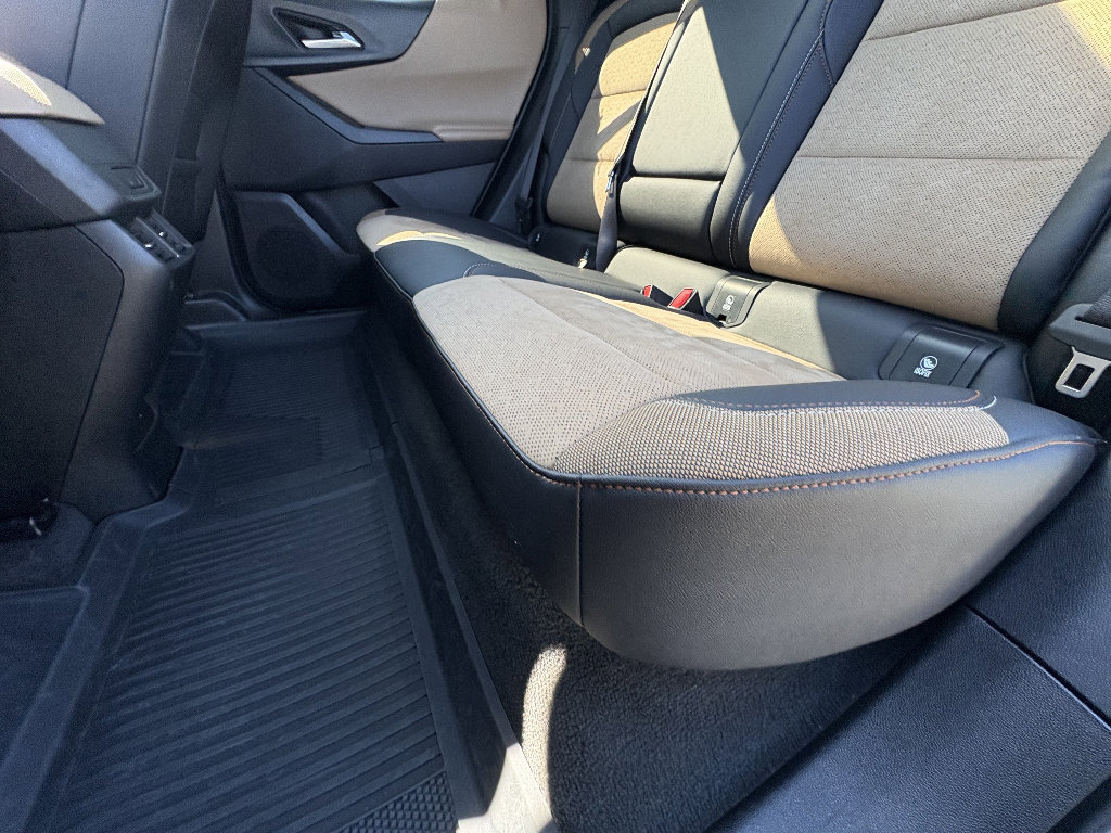 Used 2025 Chevrolet Equinox ACTIV w/ Safety and Technology Package AWD/4WD image 21