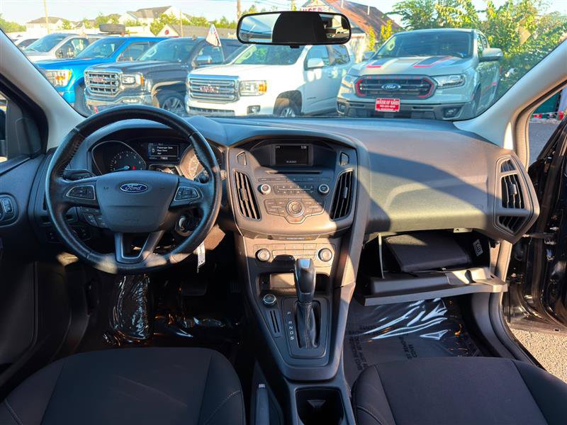 Used 2016 Ford Focus SE w/ SE Sport Package FWD image 21