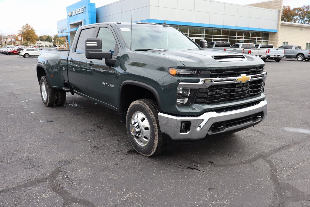 New 2026 Chevrolet Silverado 3500 LT image 2