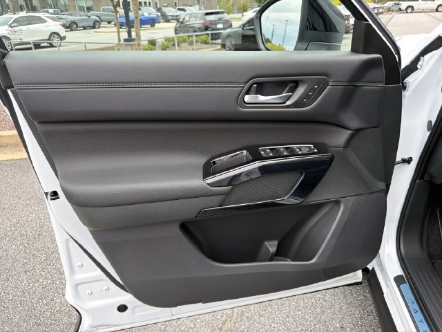 New 2026 Nissan Pathfinder Platinum AWD/4WD image 12