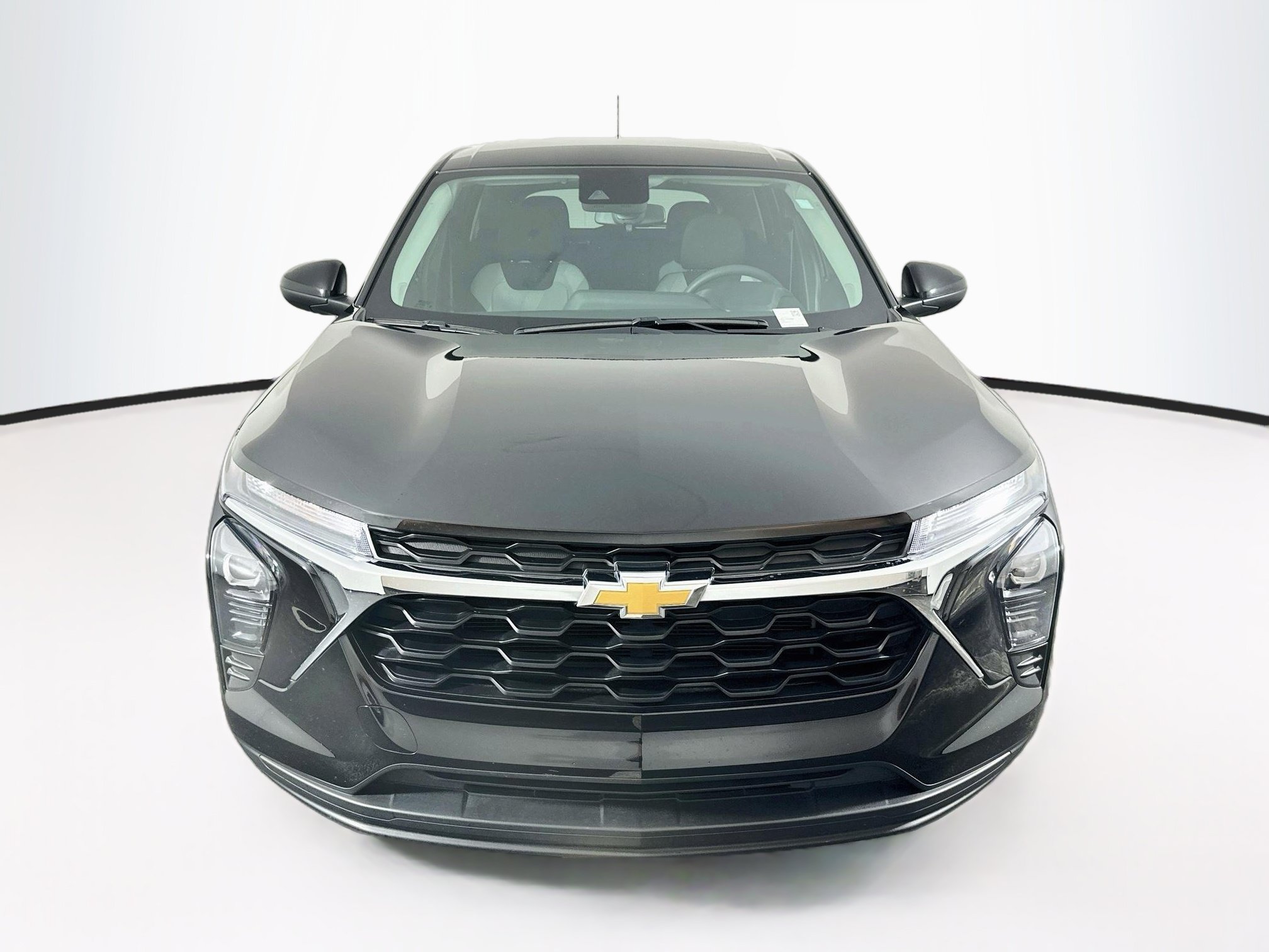 Used 2024 Chevrolet Trax LS w/ LS Convenience Package FWD image 2