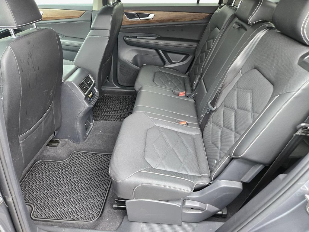 Used 2025 Volkswagen Atlas SE FWD image 17