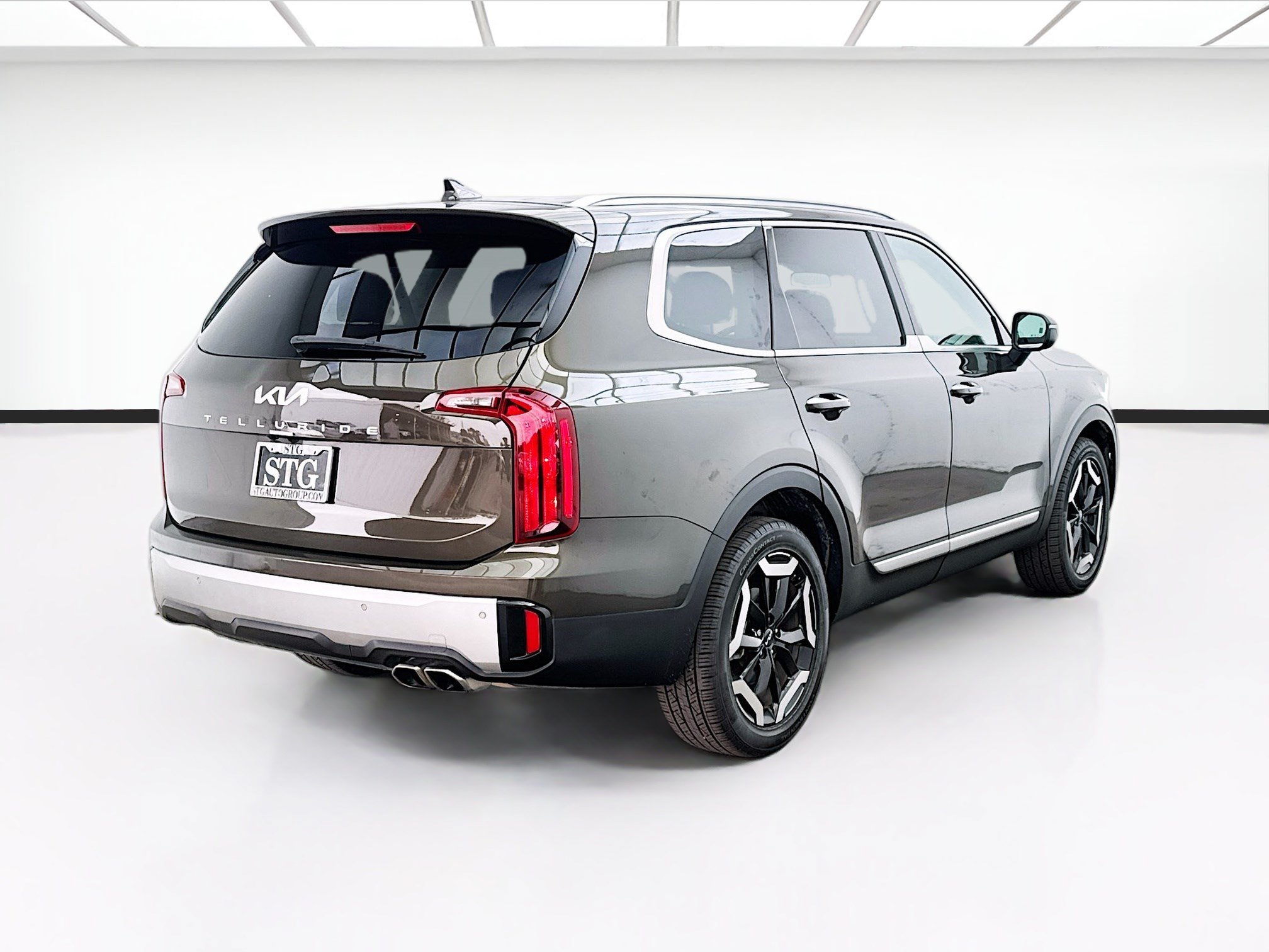 Used 2024 Kia Telluride S w/ S Sunroof Package FWD image 4