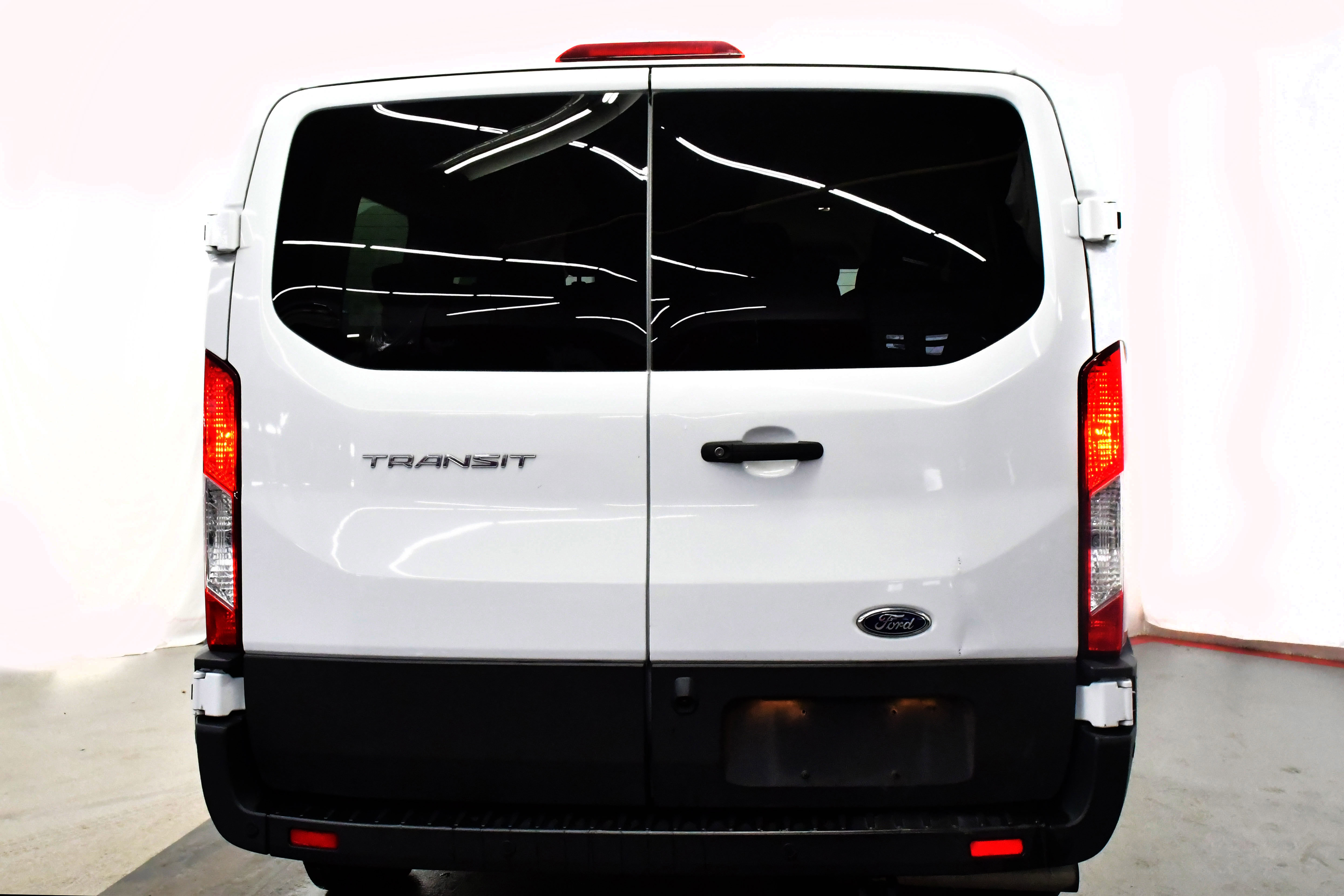 Used 2023 Ford Transit 350 XLT image 9