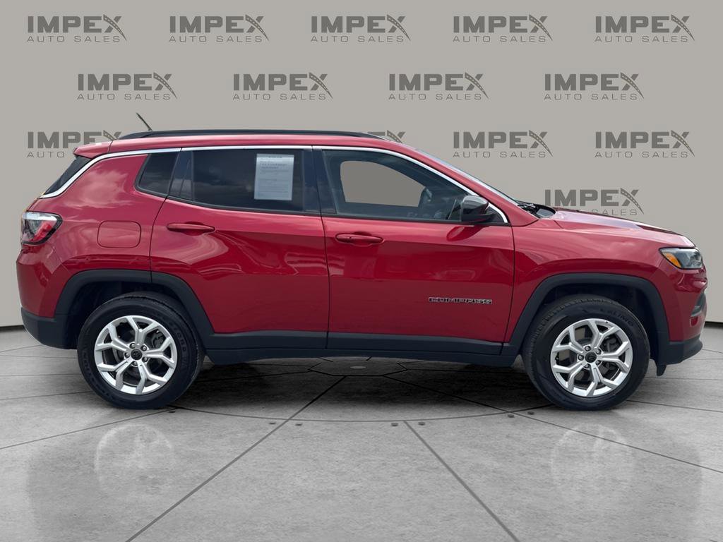 Used 2025 Jeep Compass Latitude AWD/4WD image 6