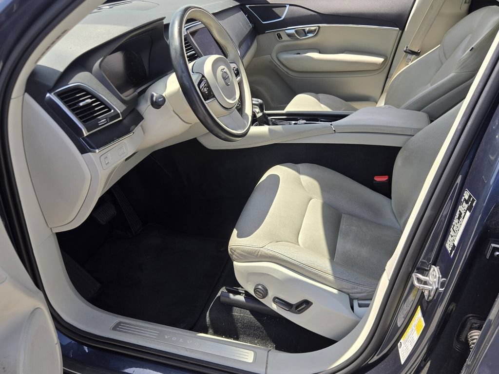 Used 2020 Volvo XC90 T6 Momentum AWD/4WD image 11