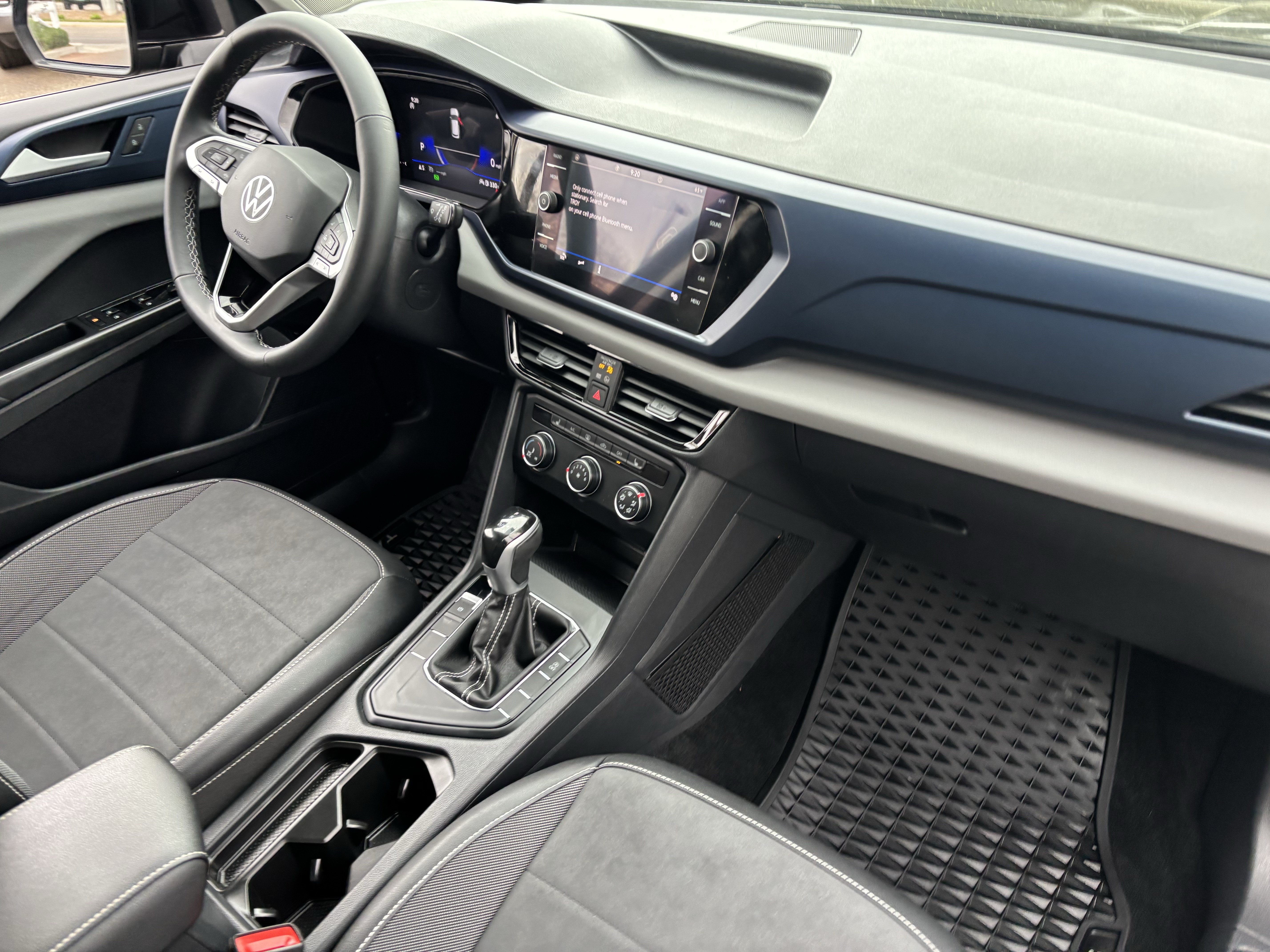 New 2026 Volkswagen Taos SE FWD image 11