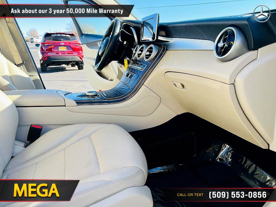 Used 2018 Mercedes-Benz GLC 300 4MATIC w/ Premium Package image 23