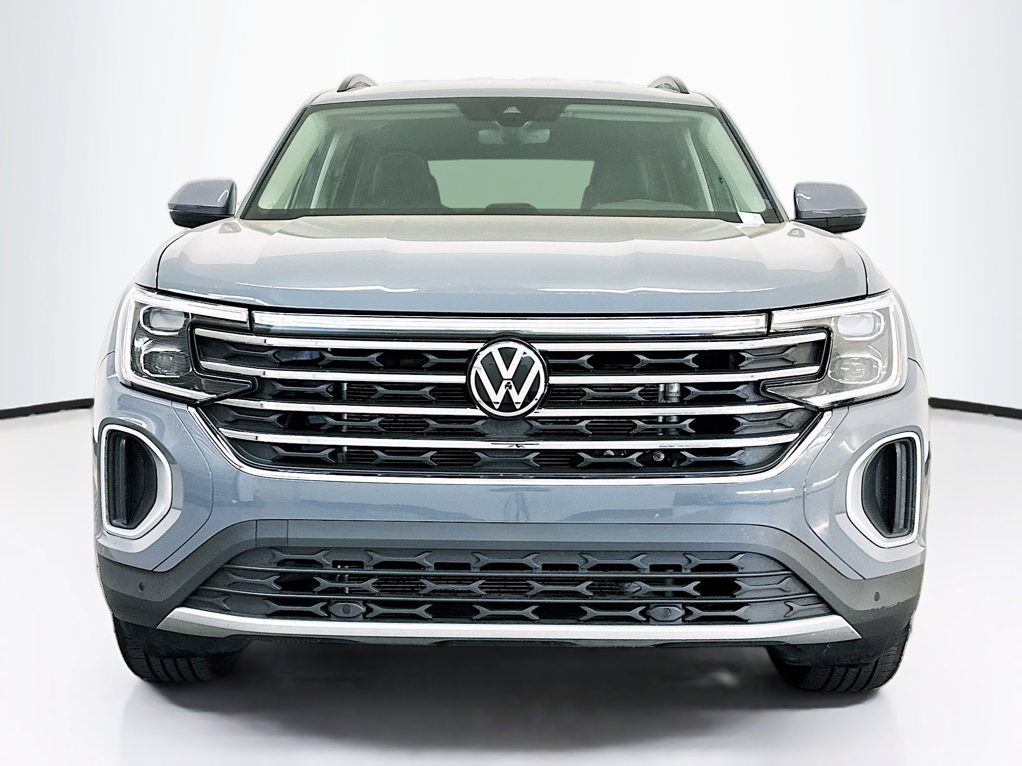 Used 2025 Volkswagen Atlas SE AWD/4WD image 2
