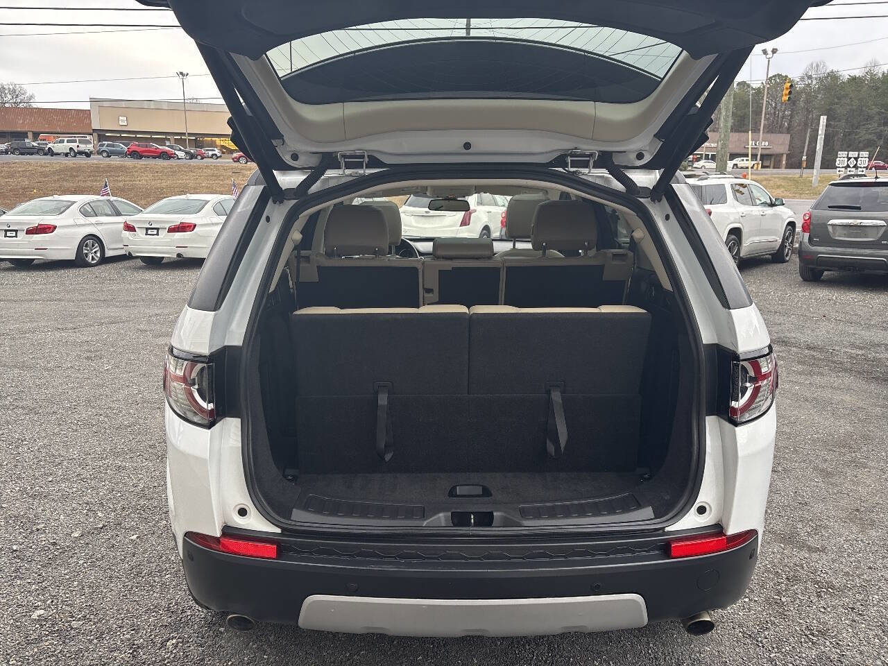 Used 2017 Land Rover Discovery Sport HSE image 23