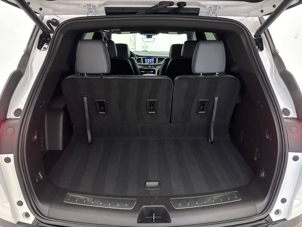 Used 2024 Buick Enclave Essence w/ Sport Touring Edition FWD image 6