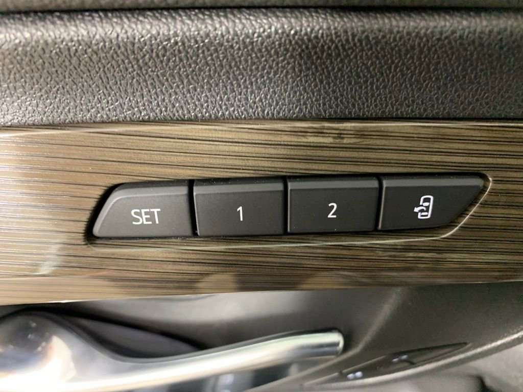 Used 2022 GMC Terrain Denali w/ Black Diamond Edition image 17