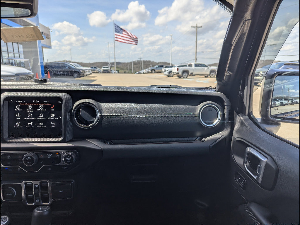 Used 2022 Jeep Wrangler Unlimited Sahara image 4