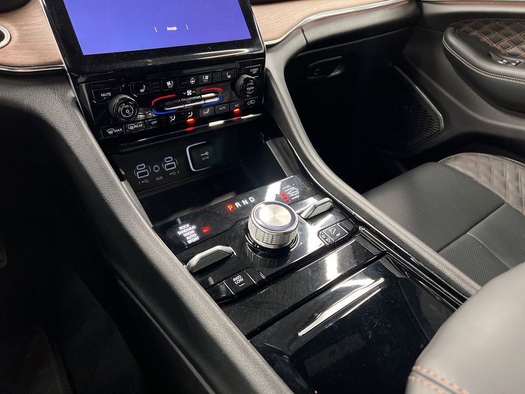 Used 2025 Jeep Grand Cherokee Summit w/ Luxury Tech Group V image 21