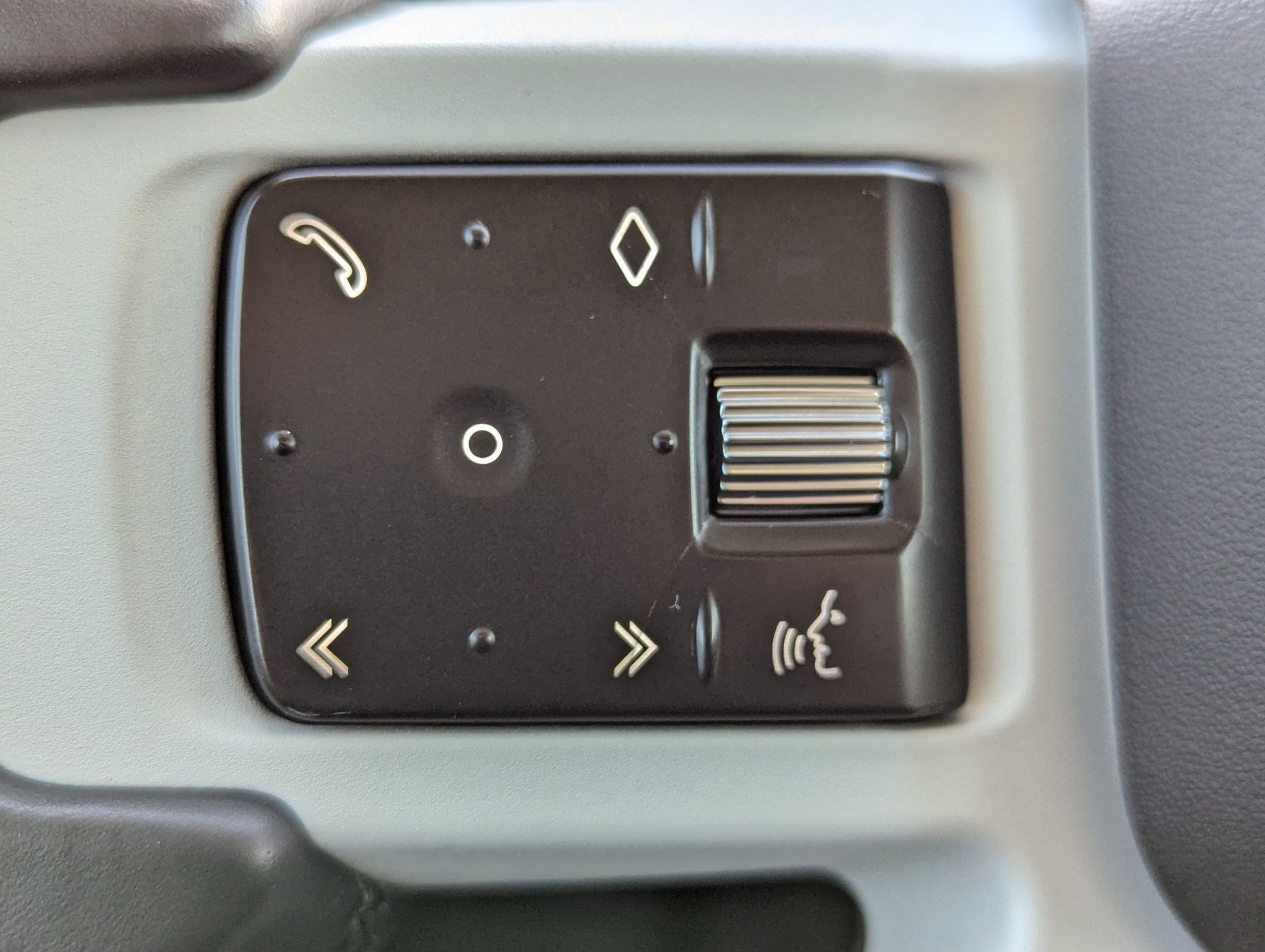 Used 2023 Land Rover Defender 110 image 18