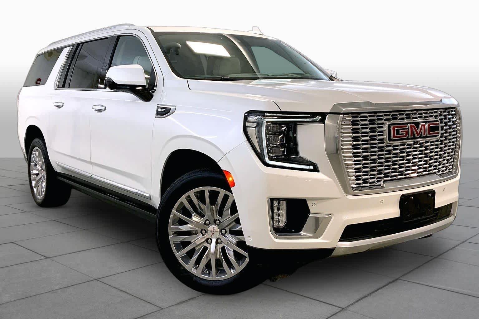 Used 2023 GMC Yukon XL Denali w/ Advanced Technology Package AWD/4WD image 2